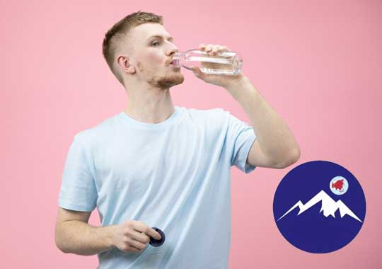 مضرات زیاد آب خوردن